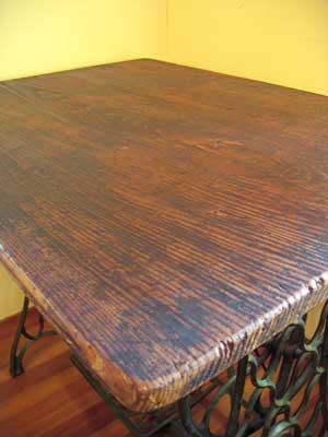 シン脚の古材板テーブル