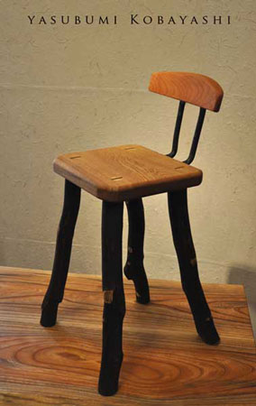 鉄と自然木の椅子
